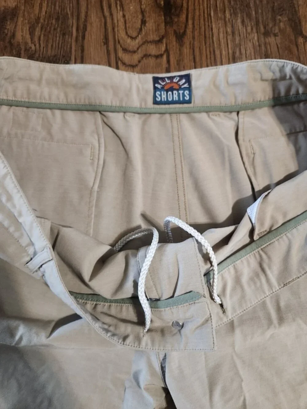 Faherty All Day Shorts 9” Khaki Color with hidden drawstring Men’s size 42